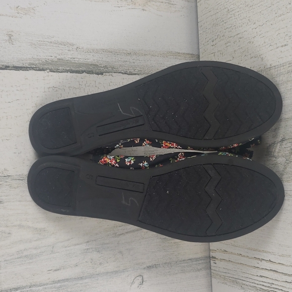 American Eagle black floral slipon ballet flats w bow elastic back heel Size 6 - Picture 8 of 9